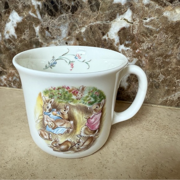 Peter Rabbit Charming Rabbit Design Mug Royal Albert bone China - Picture 5 of 7